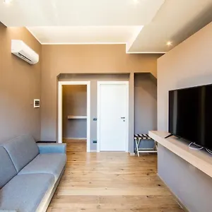 New Wonderful Bilo With Walk-in Closet From Moscova Appartamento Milano